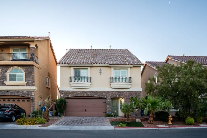 Upscale house near Strip/Airport/Raiders gallery image 5