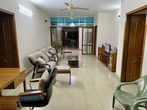 Spacious Full Apartment (5 bed)