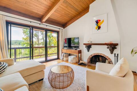 Spanish Villa on the Water! Just 25 min to DC!