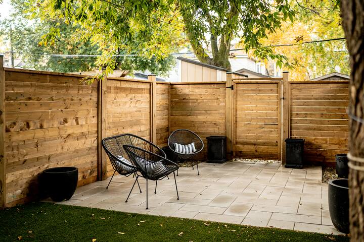 Luxury Modern 4-Bed House | 10 Min to DT Toronto gallery image 4