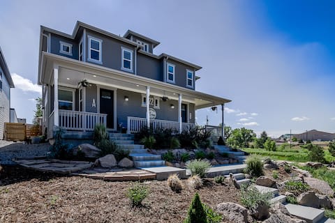 Modern Townhome|Walk to Downtown|Private Hot Tub