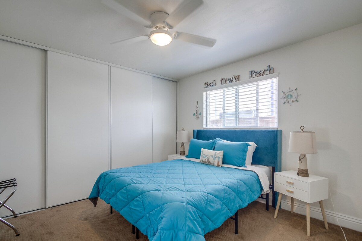 Висококвалитетни чаршафи, чаршафи и доволно перници за да започнете мала војна со перничиња.