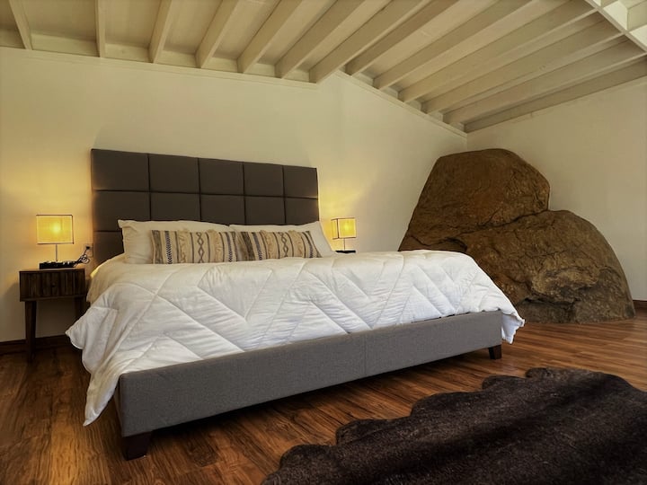 Убав брачен кревет (широк 150-179 см) за да уживате во тие моменти како пар