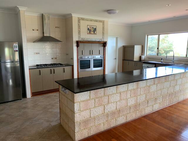 Hilltop bush retreat large families and groups gallery image 4