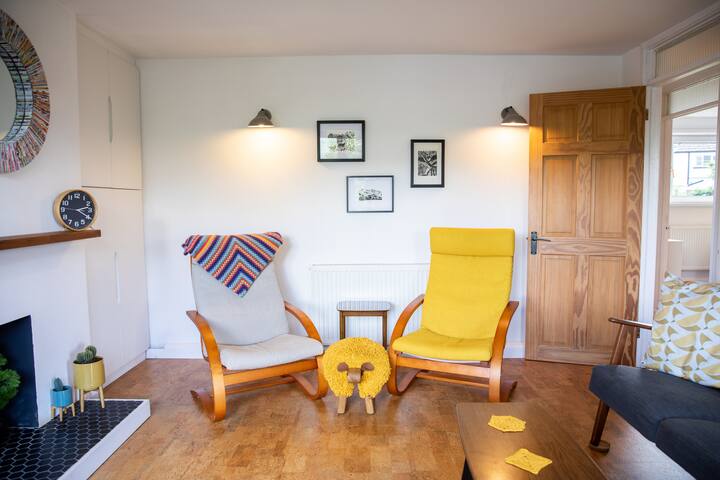 Cheerful 2 Bedroom Maisonette. - Crickhowell