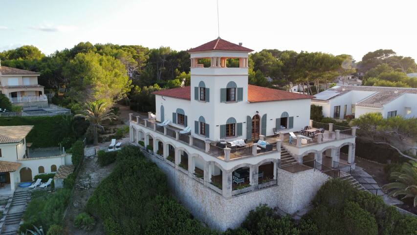 Stunning beachfront villa with direct access gallery image 4