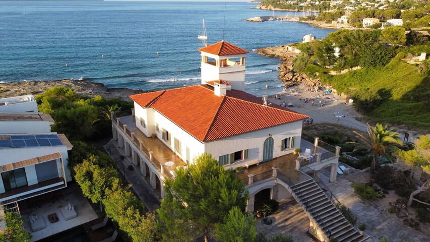 Stunning beachfront villa with direct access gallery image 2