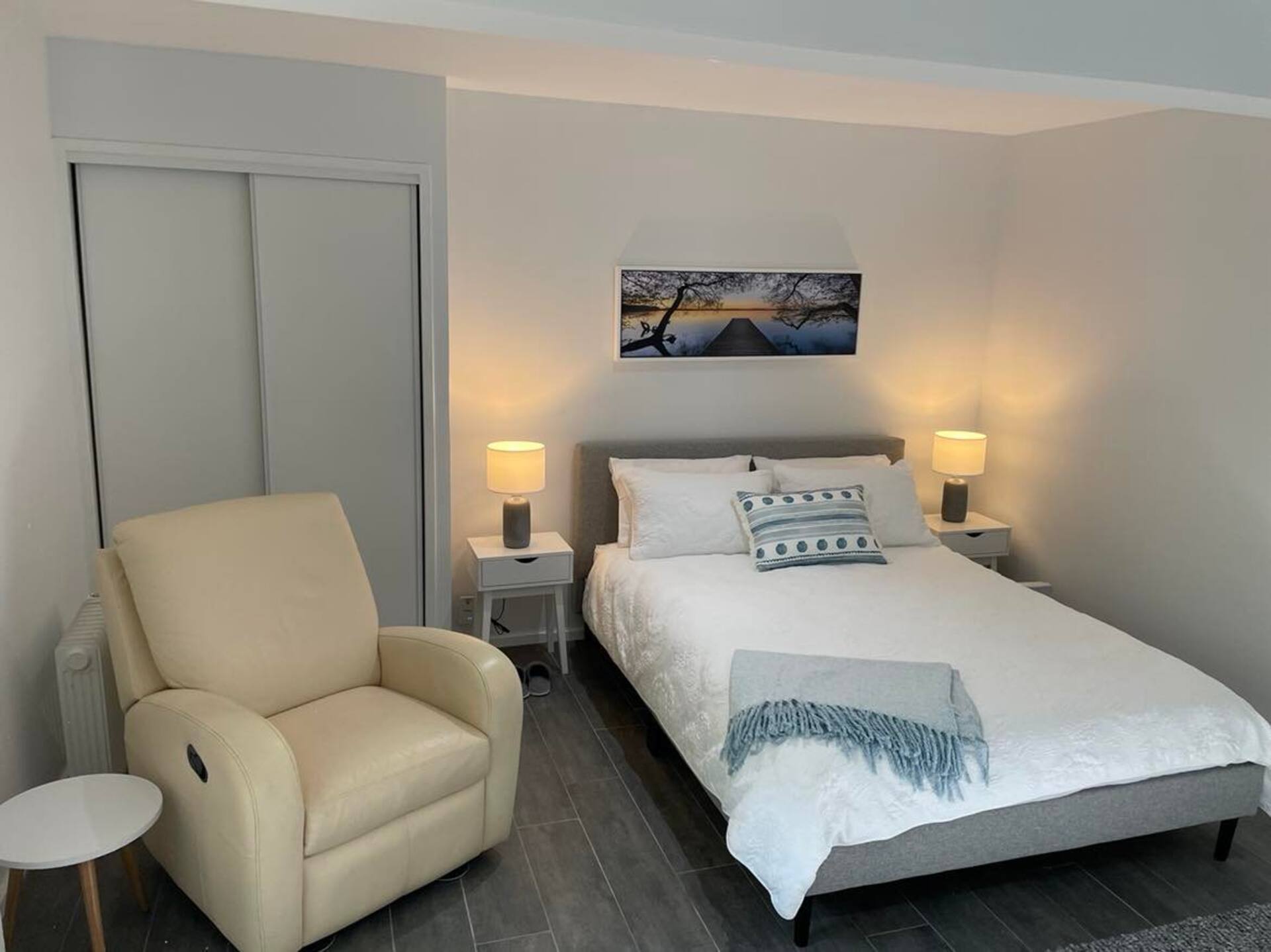 Modern, private self-contained 1 bedroom studio
