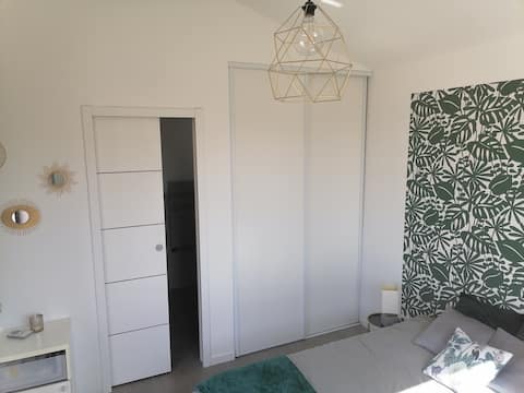 Propriété Airbnb réussie: Independent suite with private shower room and toilet à Métropole De Lyon