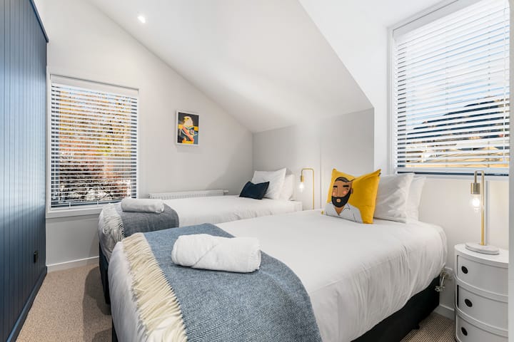 Chumba cha kulala 3 - 2x King single (inaweza kufanywa kuwa mfalme mkuu kwa ombi)