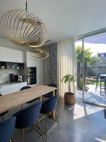 Spacieuse maison 4ch/ 4sdb avec piscine & cheminée gallery image 3