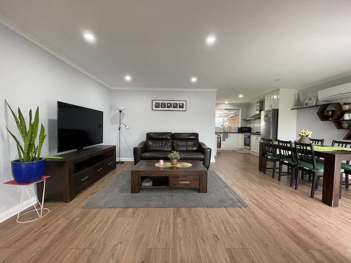 Yours 3 Bedrooms House - Close To Park - Werribee