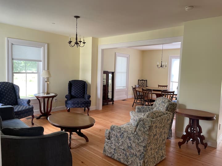 The Berkshire House Spacious Farmhouse Farm stays for Rent in