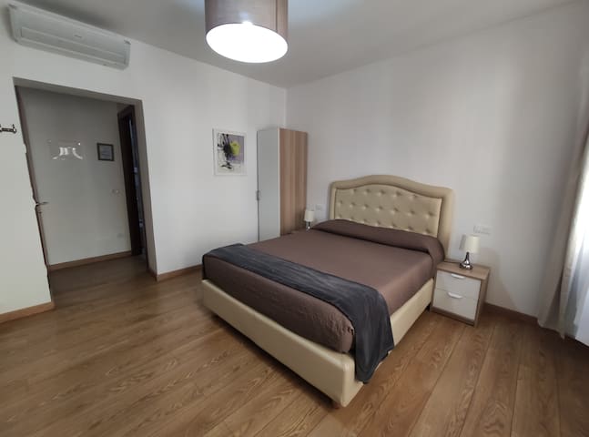 Guesthouse with 5 double rooms & ensuite bathrooms