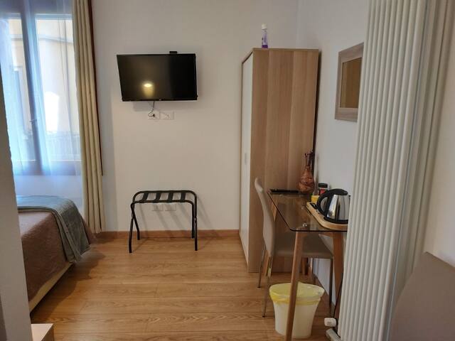 Guesthouse with 5 double rooms & ensuite bathrooms gallery image 4