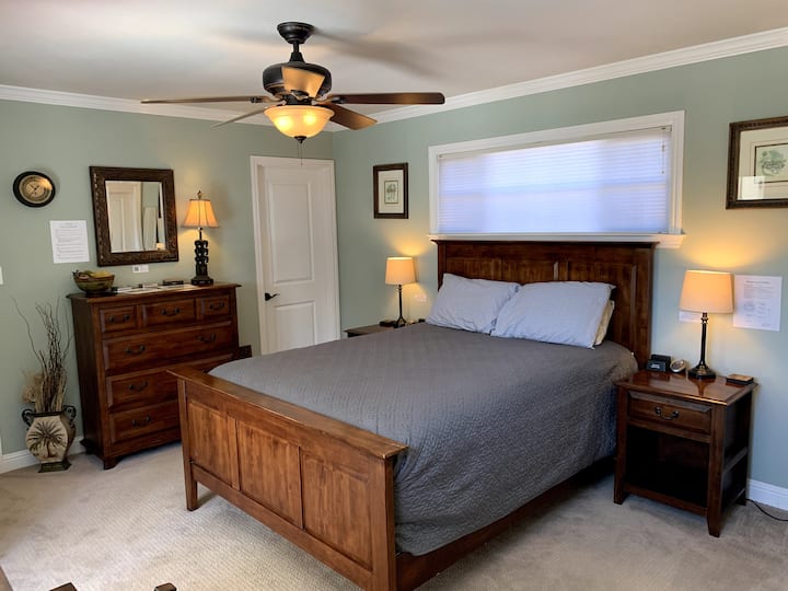 Private Studio with Private Entrance & Hot Tub Guest suites for Rent