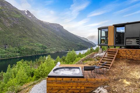 Jacuzzi | Views | Luxury | Romantic | Private