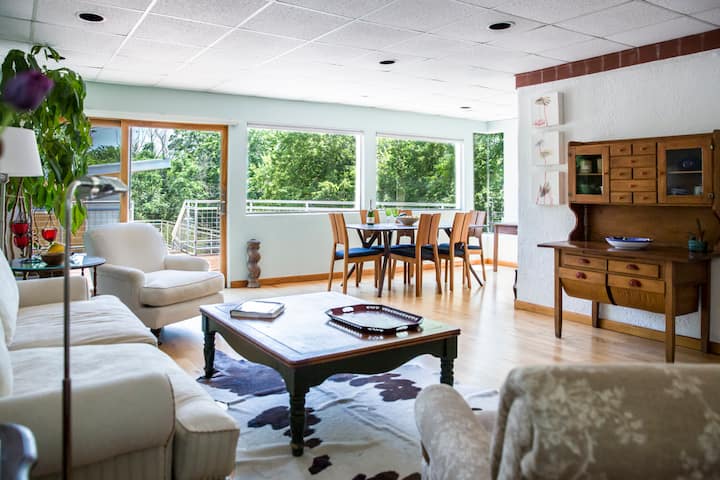 Upstairs Unit Duplex In Historic Cherrywood - Austin, TX