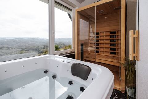 Cheerful cottage with sauna and jakuzzi for 2