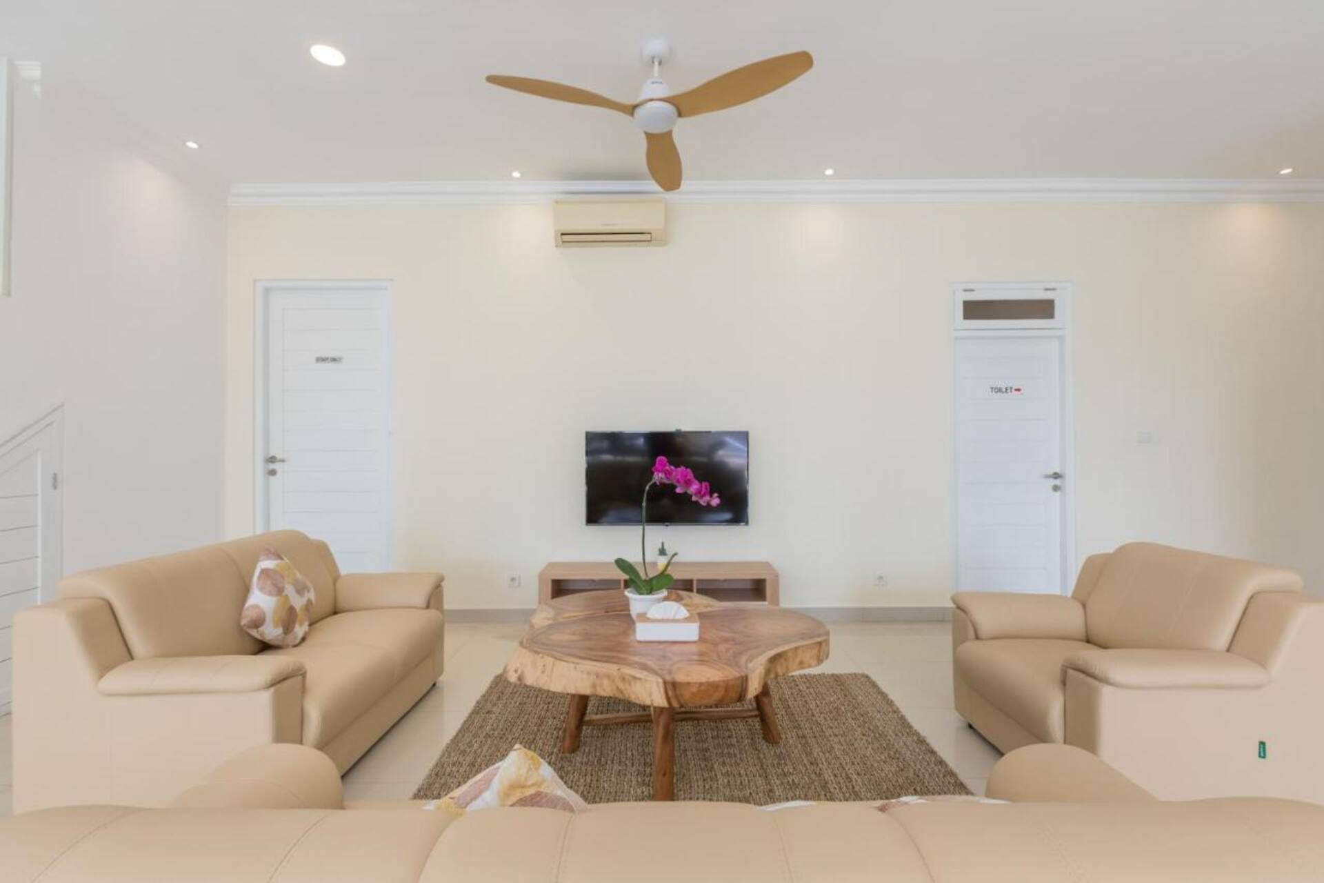 Spacious Modern Retreat 3 Bedroom Private Villa in Jimbaran 2
