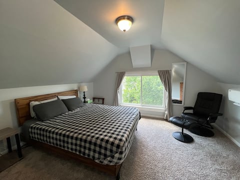 Top Airbnb: Rustic Treetop Apartment w/ Off Street Parking in University District