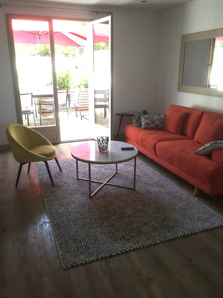 Maison Mitoyenne Avec Une Belle Terrasse - Ciboure