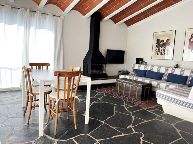 Beautiful house with sea views in Cadaqués. gallery image 3