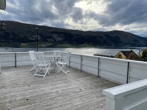 Cheerful house with free parking and large terrace