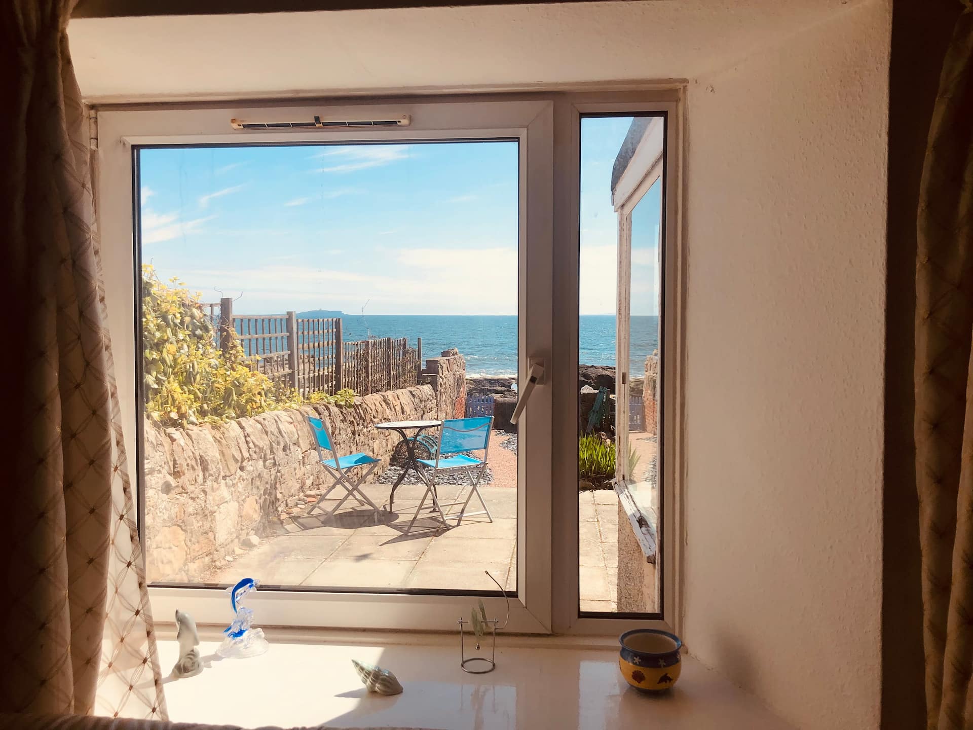 Beachfront cottage with spectacular sea views