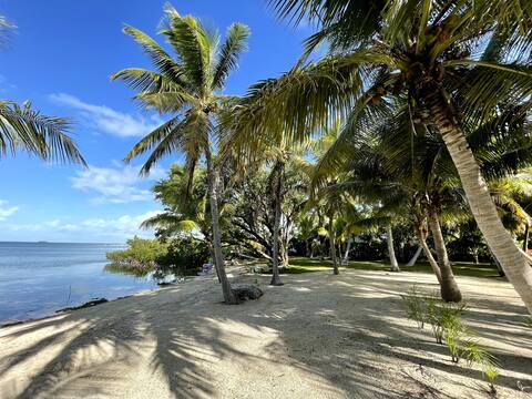 Sunset Beach Hideaway *Private Beach* *Jacuzzi*