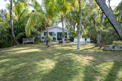 Sunset Beach Hideaway *Private Beach* *Jacuzzi*