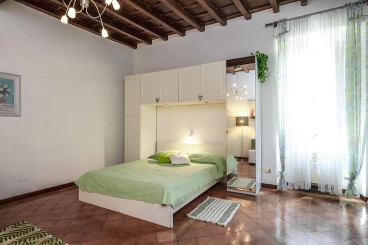 Navona Square House gallery image 2