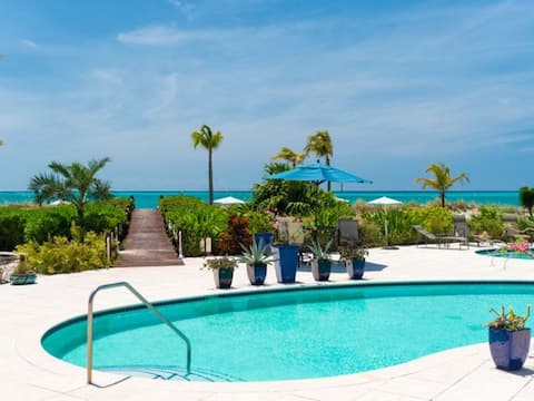 Luxury Grace Bay Beachfront - Perfection!