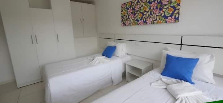 Двойна спалня плюс две легла 