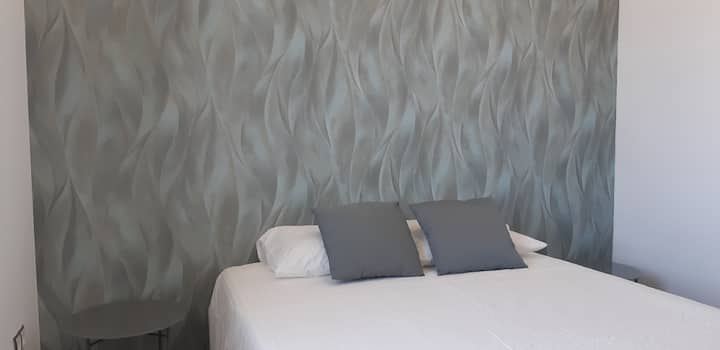 GB: Dormitorio 3 con aire acondicionado y ventilador de techo.
D: Dormitorio 3 con aire acondicionado y ventilador de techo
E: Dormitorio principal 3, con aire acondicionado y ventilador de techo.