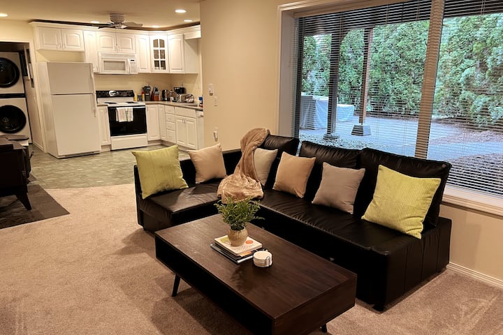 Cozy 1 Bdrm Patio, Mins To Dwntn, Wrkspc, Pets - Redmond, WA