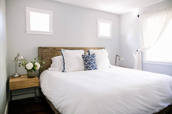 غرفة نوم 2 بسرير كبير في البيت الرئيسي