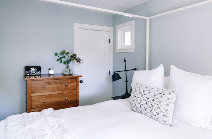 غرفة نوم 1 بسرير بحجم كبير في البيت الرئيسي