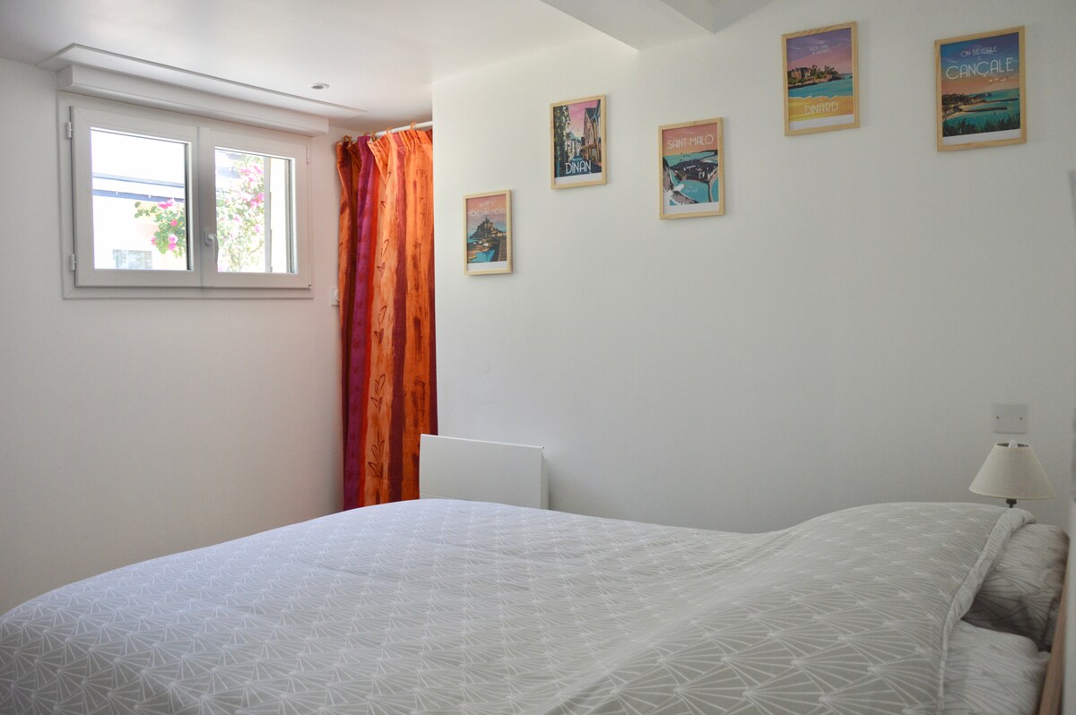 卧室1: 140 x 190张床和衣柜