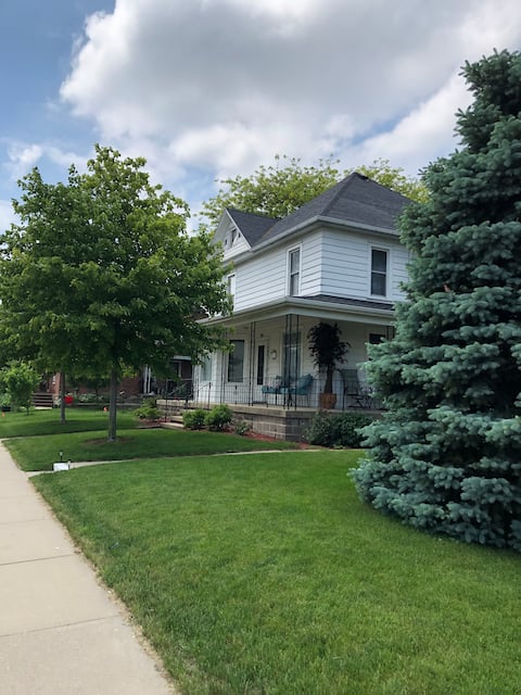 Cottage on the Corner