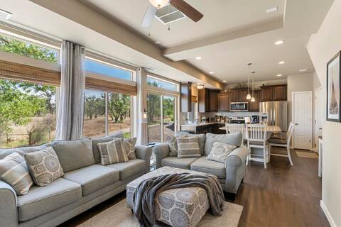 Game Room and Rooftop Deck, Stylish 3 Bedroom Home