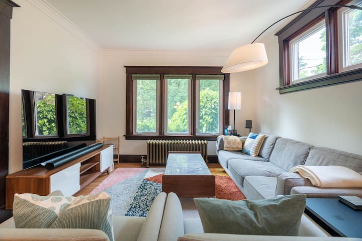 Cozy 3 Bedroom House With Office - Kitchener