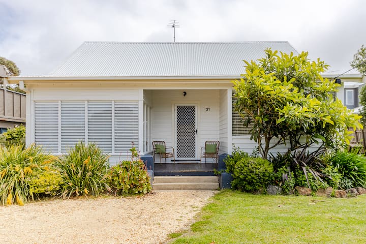 Beach Pride St Beach Cottage (No Schoolies)