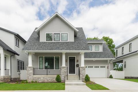 6 bedroom new home under the shadow of the Dome.