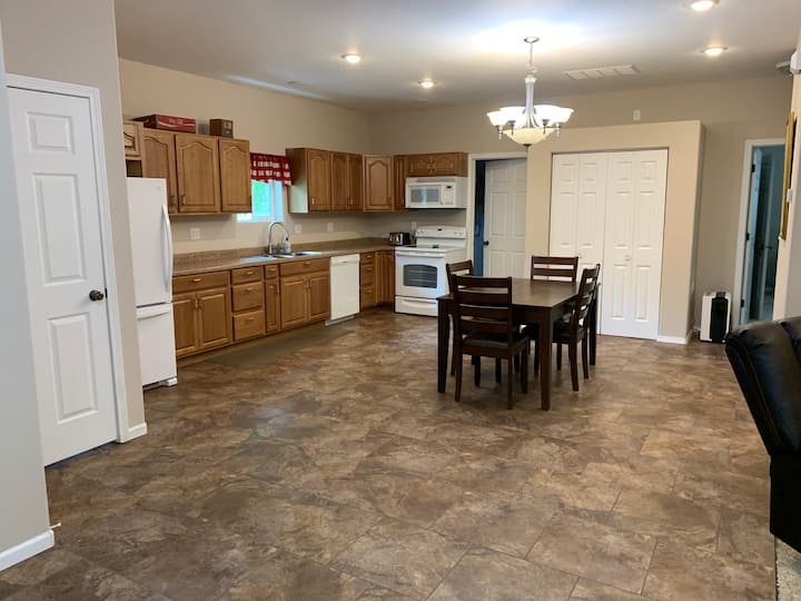 Logement champêtre avec 2 chambres et foyer Maisons à louer à Minot