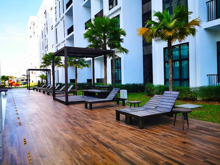 Yarra Park Pool View Suites Condominiums for Rent in Kuching, Sarawak