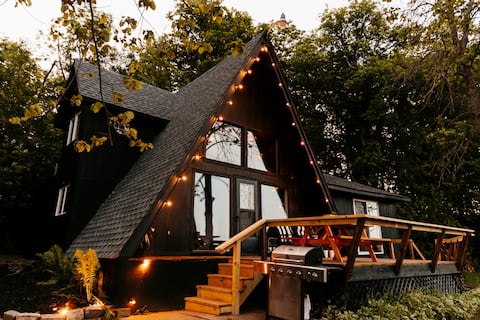 Peaceful A-frame cabin on Sturgeon Island