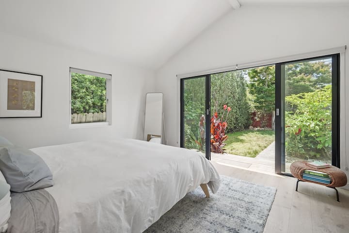 Modern | Outdoor Lounge | Detached Office gallery image 4