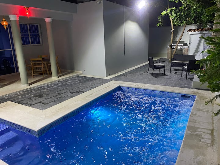 Bright and beautiful house, pool, BBQ