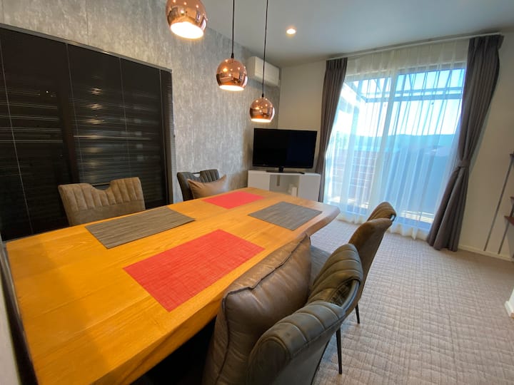 5 seconds to the lake! A designer cottage overlooking Lake